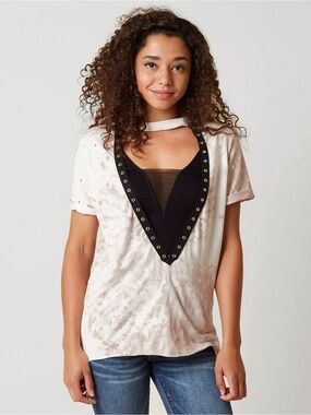 Affliction Cream Short Sleeve Top V-Neck L
